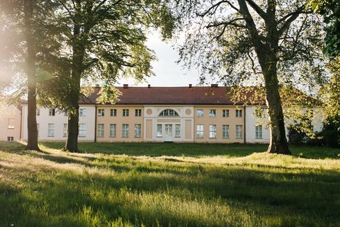 Blick vom Park auf das Schloss Paretz